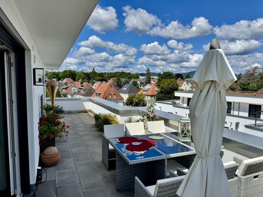 Modernes Penthouse mit Dachterrasse und Weitblick in Landau.