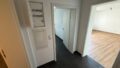 Innenansicht einer gepflegten 1-Zimmer-Wohnung mit Balkon und Blick Richtung Pfälzerwald.